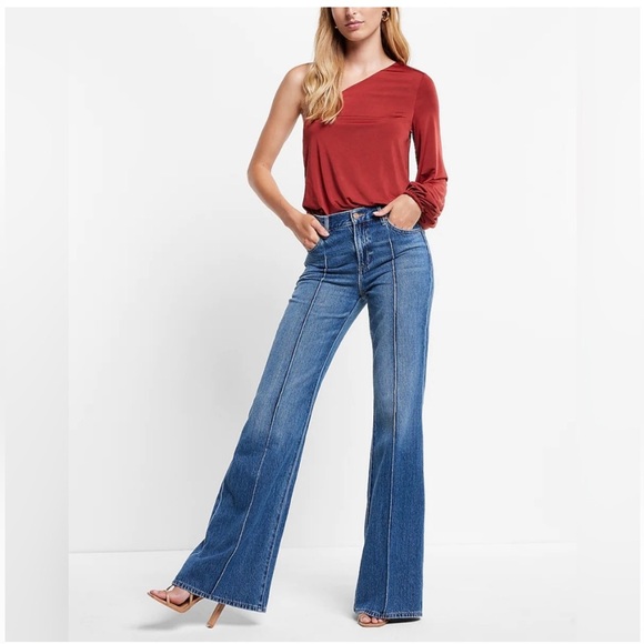 NWOT Express Mid Rise Medium Wash Front Seamed 70s Flare Jeans - Picture 2 of 9